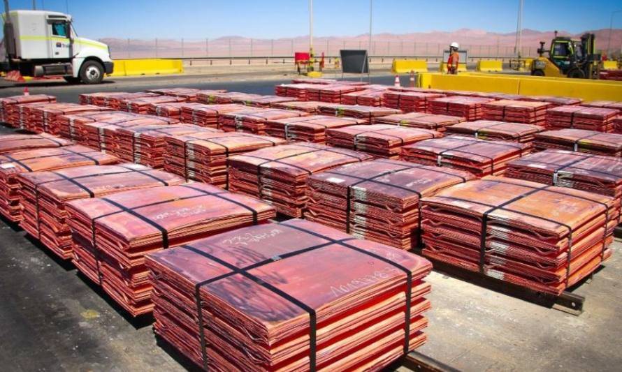 Precio del cobre se mantiene estable pese a tensiones comerciales