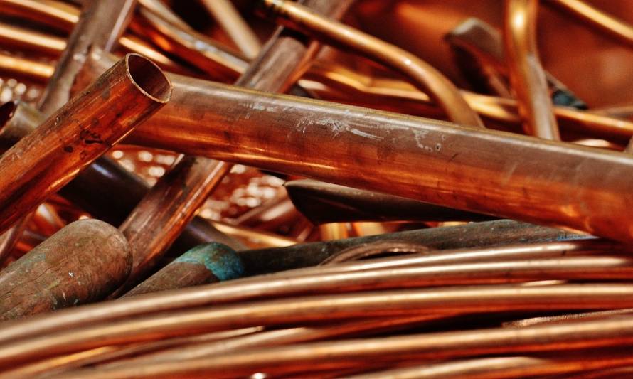 Precio del cobre cae en la Bolsa de Metales de Londres
