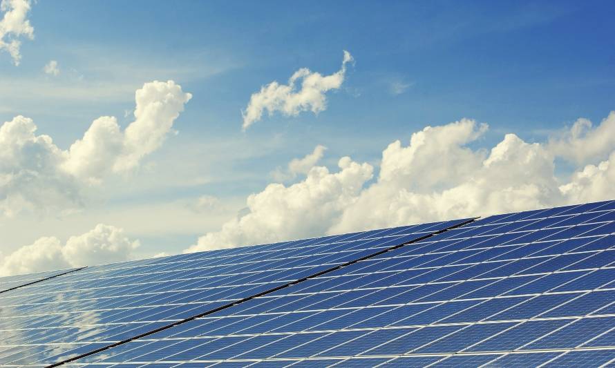 AgenciaSE pretende instalar paneles fotovoltaicos en todo el país