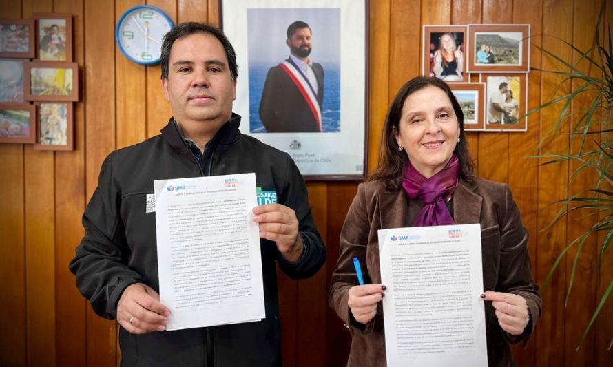 Superintendenta Plumer firma convenio de colaboración con las municipalidades de Machalí y Rancagua