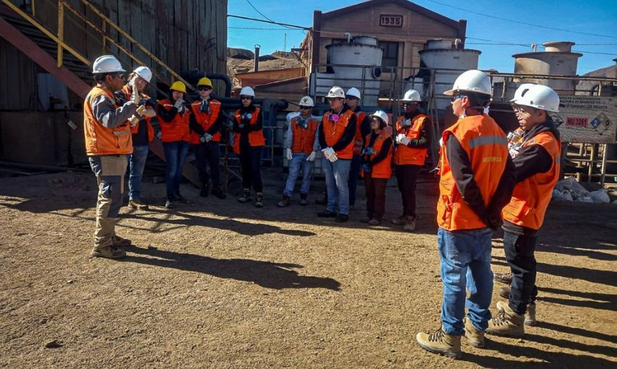 Técnicos metalurgistas de liceo de Diego de Almagro visitan Planta El Salado