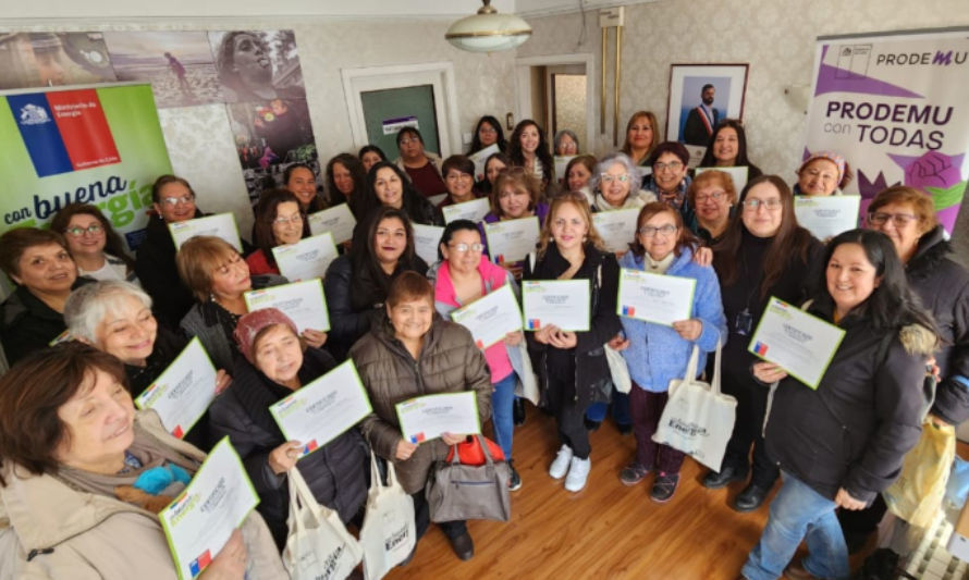 En Punta Arenas 35 mujeres se capacitaron con el programa buena energía