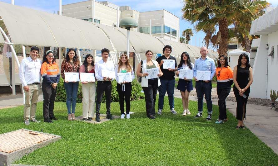 Estudiantes y egresados UCN reciben certificados en competencias para la industria minera     