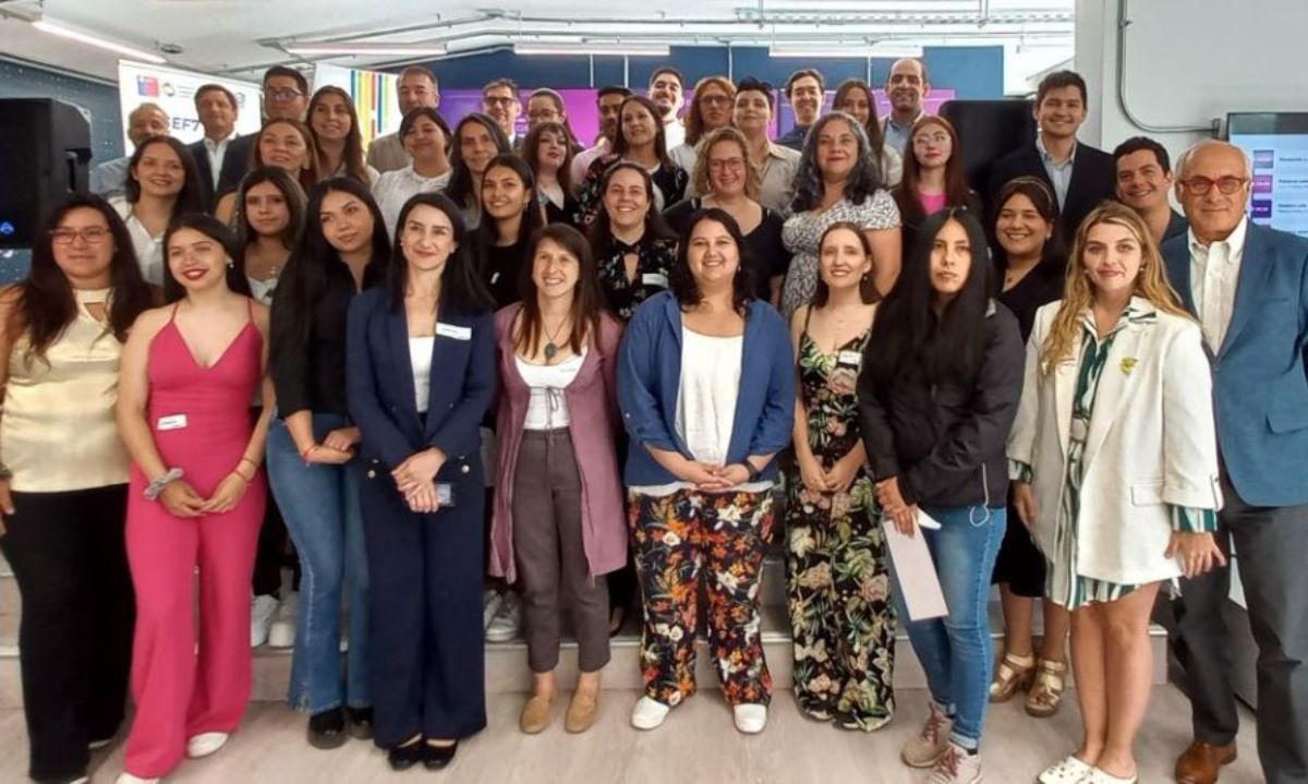 Mujeres de Antofagasta, Maule y Los Lagos avanzan en electromovilidad contribuyendo a la equidad de género