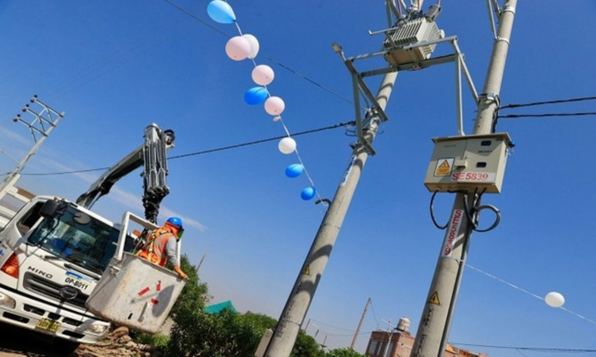 Perú inaugura obra de electrificación que beneficia a 2.500 familias de Arequipa