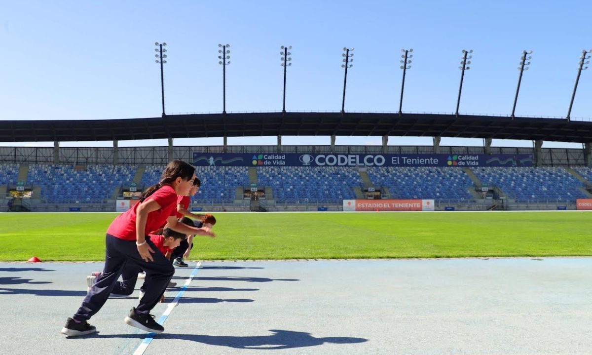 Comunidades celebraron Día de la Actividad Física en estadio El Teniente