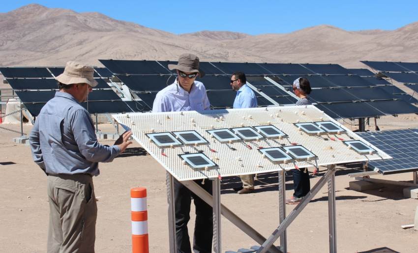 Atamos Tec presenta sus primeras instalaciones solares en el salar de Yungay