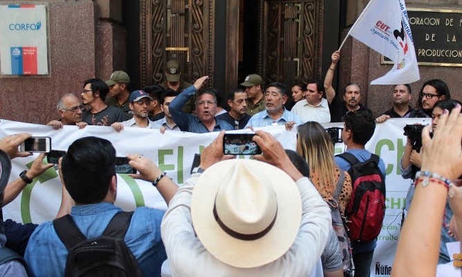 Agrupaciones protestan contra Corfo y anuncian marcha desde Plaza Italia por acuerdo con SQM