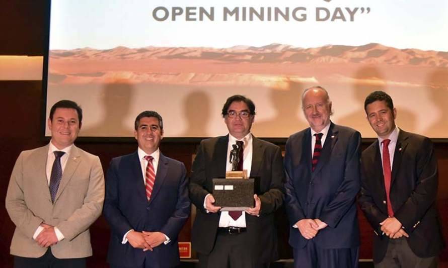 Minera Los Pelambres recibe premio a la Empresa Minera Destacada de 2019