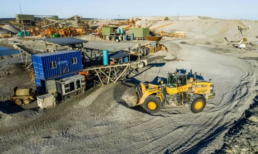 TOMRA Mining aplica una solución para tratar el litio sacando el basalto acumulado 