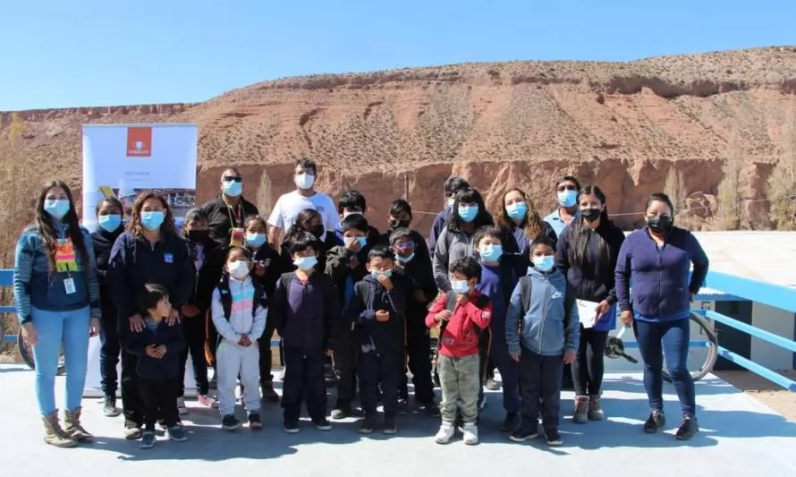 Trabajadores de Chuquicamata entregaron 165 mochilas con útiles escolares a estudiantes del Alto Loa