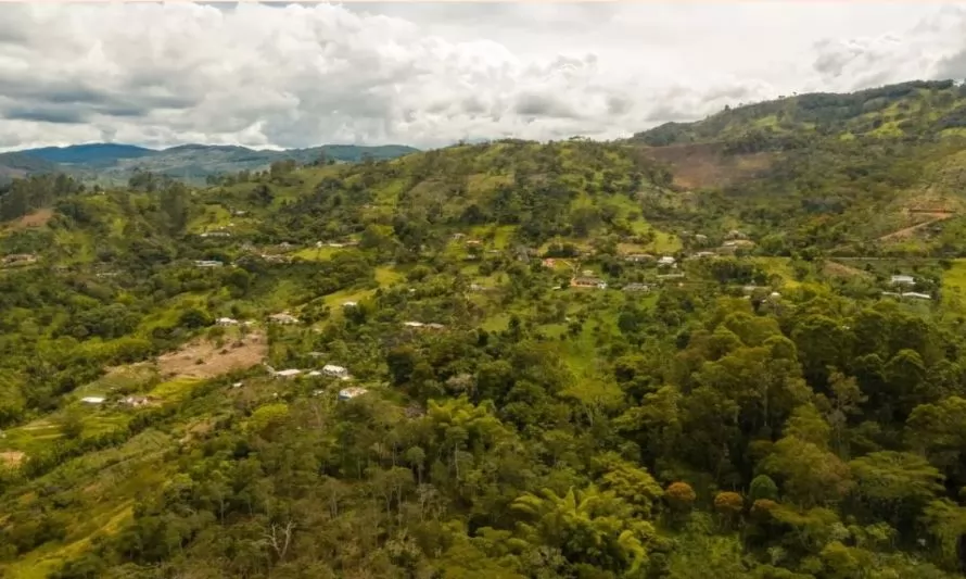 Colombia firma acuerdo para crear una empresa minera nacional