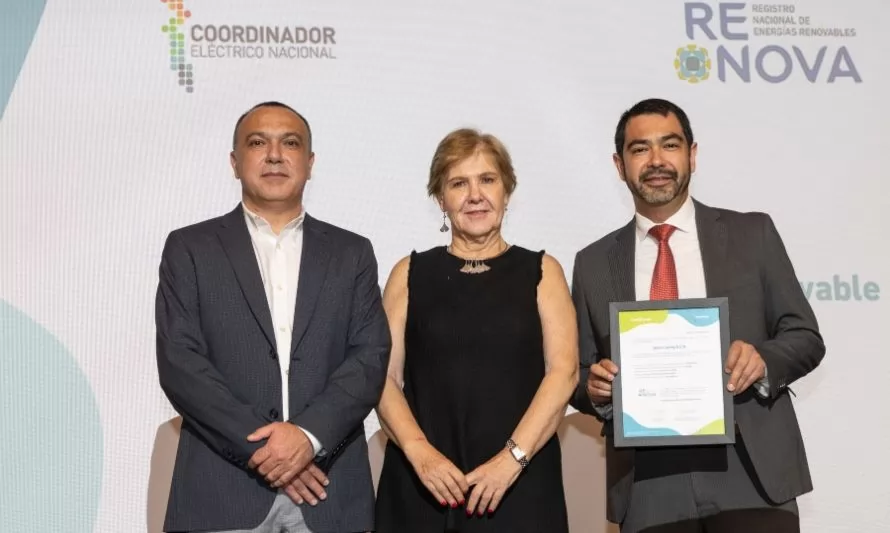 Sierra Gorda SCM recibe certificación por uso de energías renovables  en sus operaciones