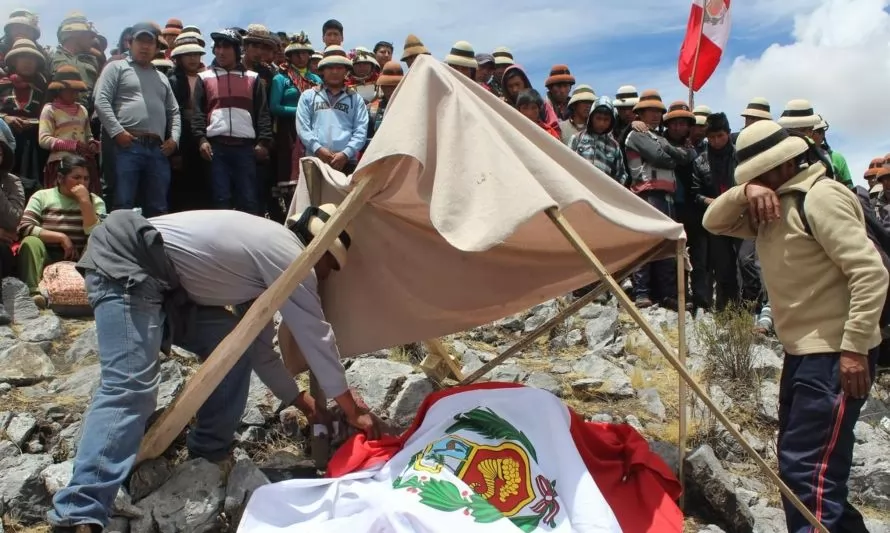 Disturbios en Perú amenazan con paralizar casi el 2% del suministro mundial de cobre