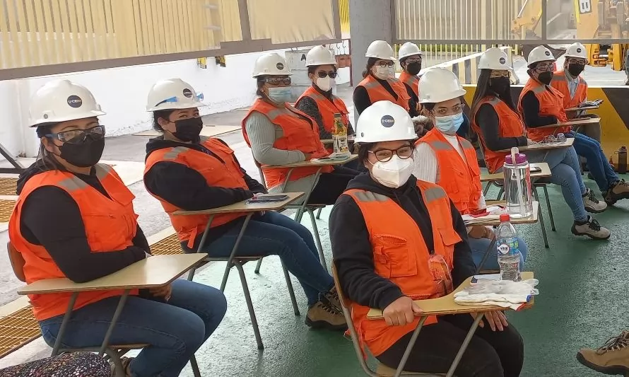 Estudio CCM-Eleva: Compañías mineras contratan a 7 mujeres por día 