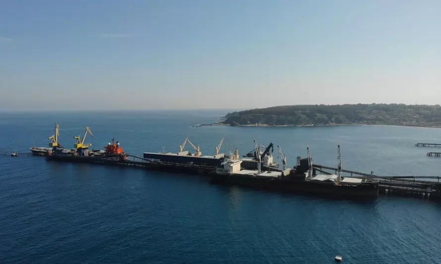 Puerto Ventanas y SQM firman contrato de almacenamiento y descarga