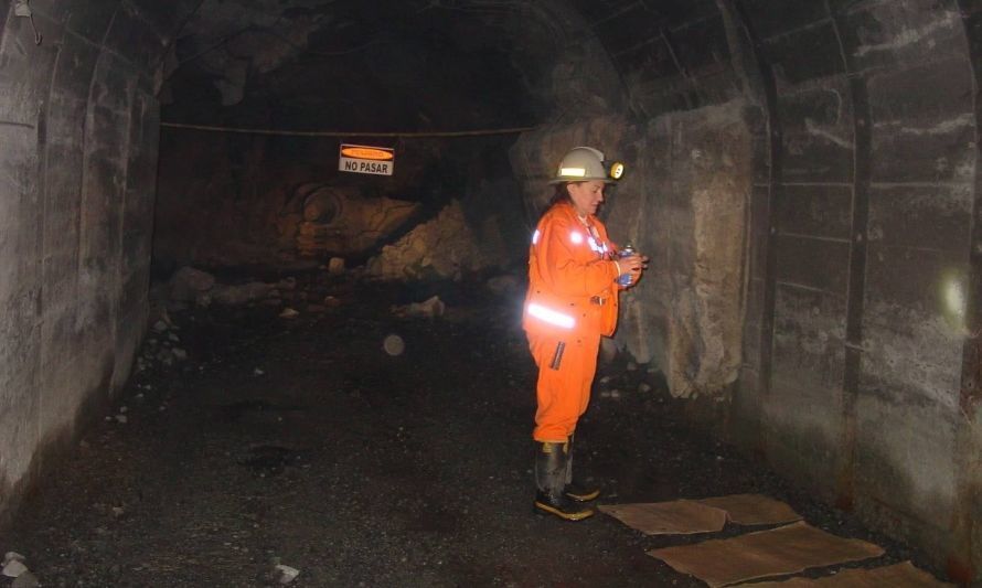 Alejandra Arévalo: la primera mujer que ingresó a una mina subterránea en Chile 