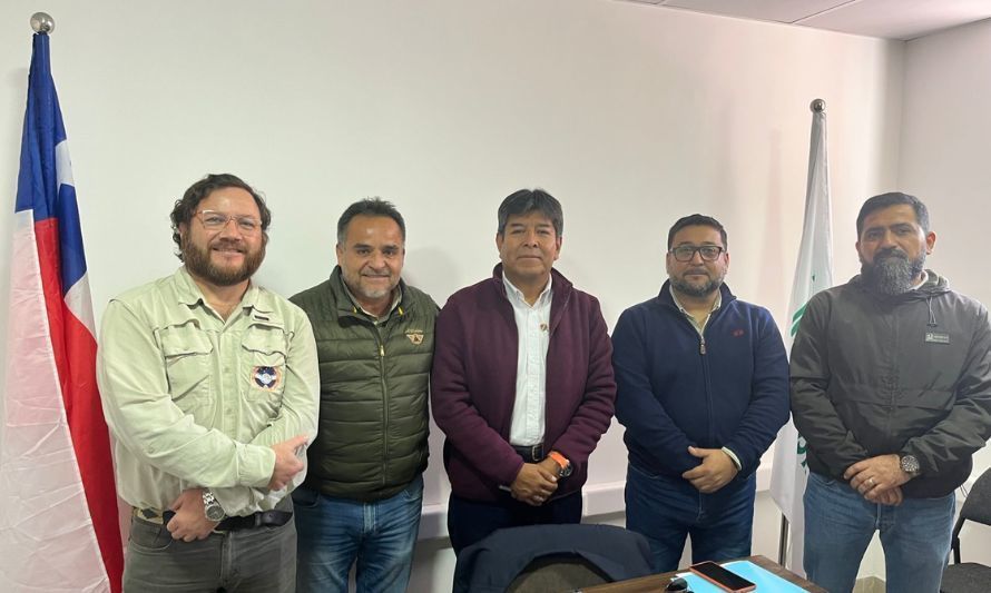 Dirigentes de sindicatos BHP se reunieron con senador Esteban Velásquez para tratar diversas problemáticas que afectan a trabajadores  