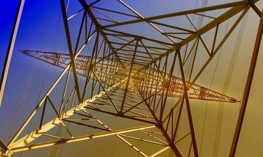 Grupo de expertos entrega informe que sintetiza los pilares básicos de una reforma a la distribución eléctrica