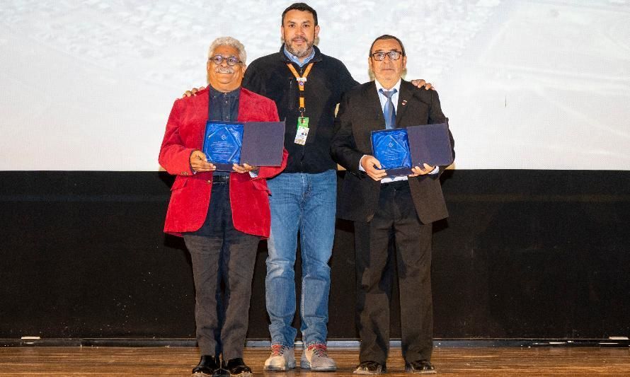 El Salvador premió a sus ciudadanos destacados en su aniversario N°64