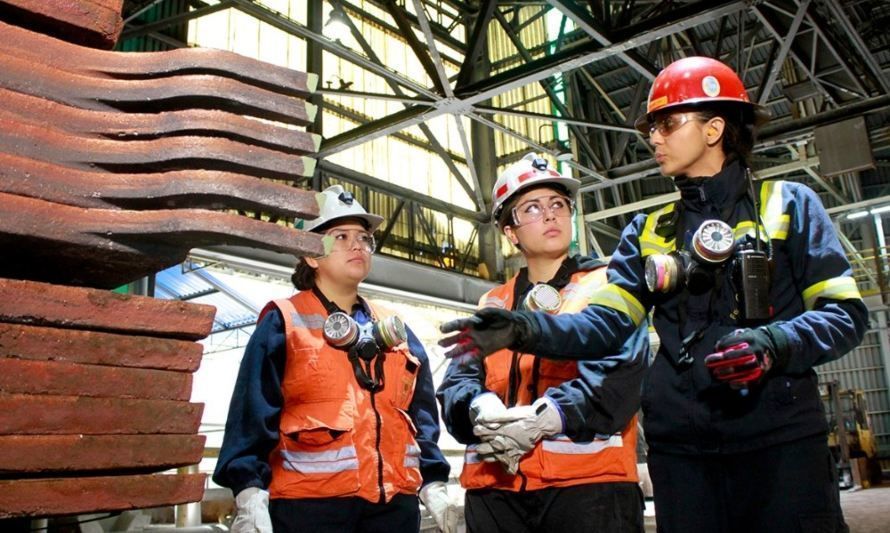 Participación de la mujer en la gran y mediana minería del cobre en Chile llegó a 14,8% en 2022