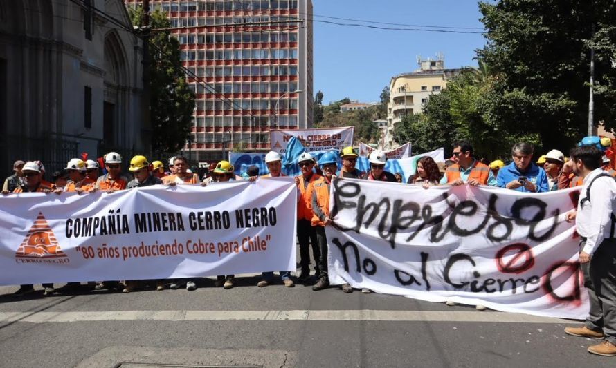 Mineros de Cabildo exigen intervención de la autoridad regional ante eventual cierre de Minera Cerro Negro