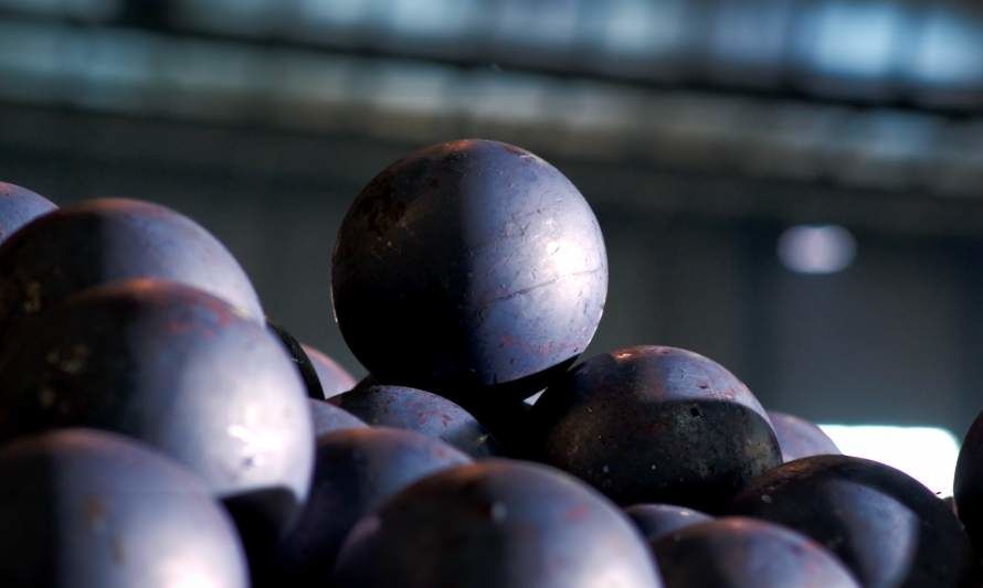 Lanzan primera bola de acero en Chile con reducción de un 50% en su huella de carbono
