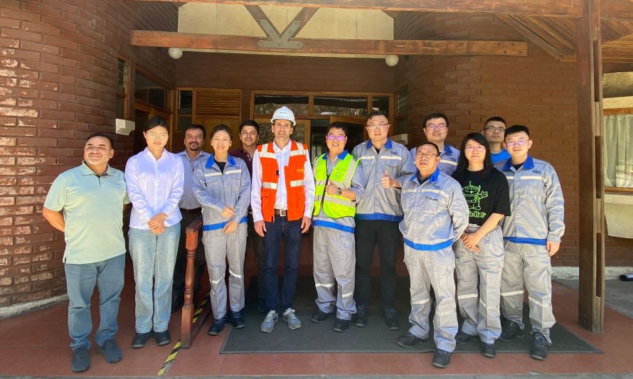 VPE de Enami se reúne con empresa china que trabaja en proyecto de modernización de Paipote