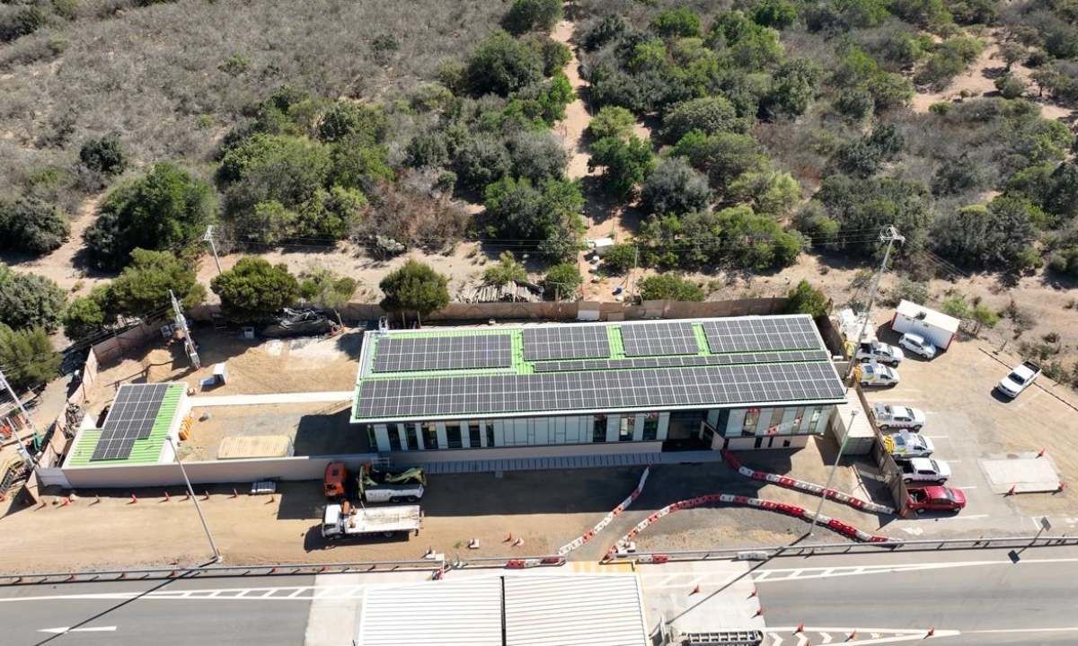 Camino Nogales Puchuncaví apuesta por la energía renovable con la instalación de 167 paneles fotovoltaicos