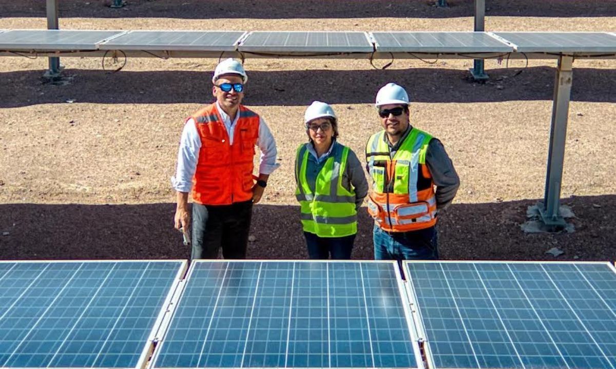 Visita de Nancy Pérez a planta solar Lalcktur: “Es tremendamente importante trabajar con la industria y generar conocimientos"