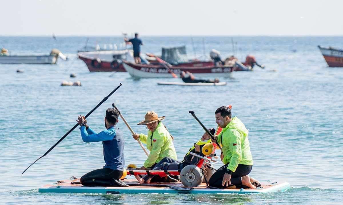 Fundación Collahuasi entregó equipamiento inclusivo para deportes acuáticos en Playa Cavancha