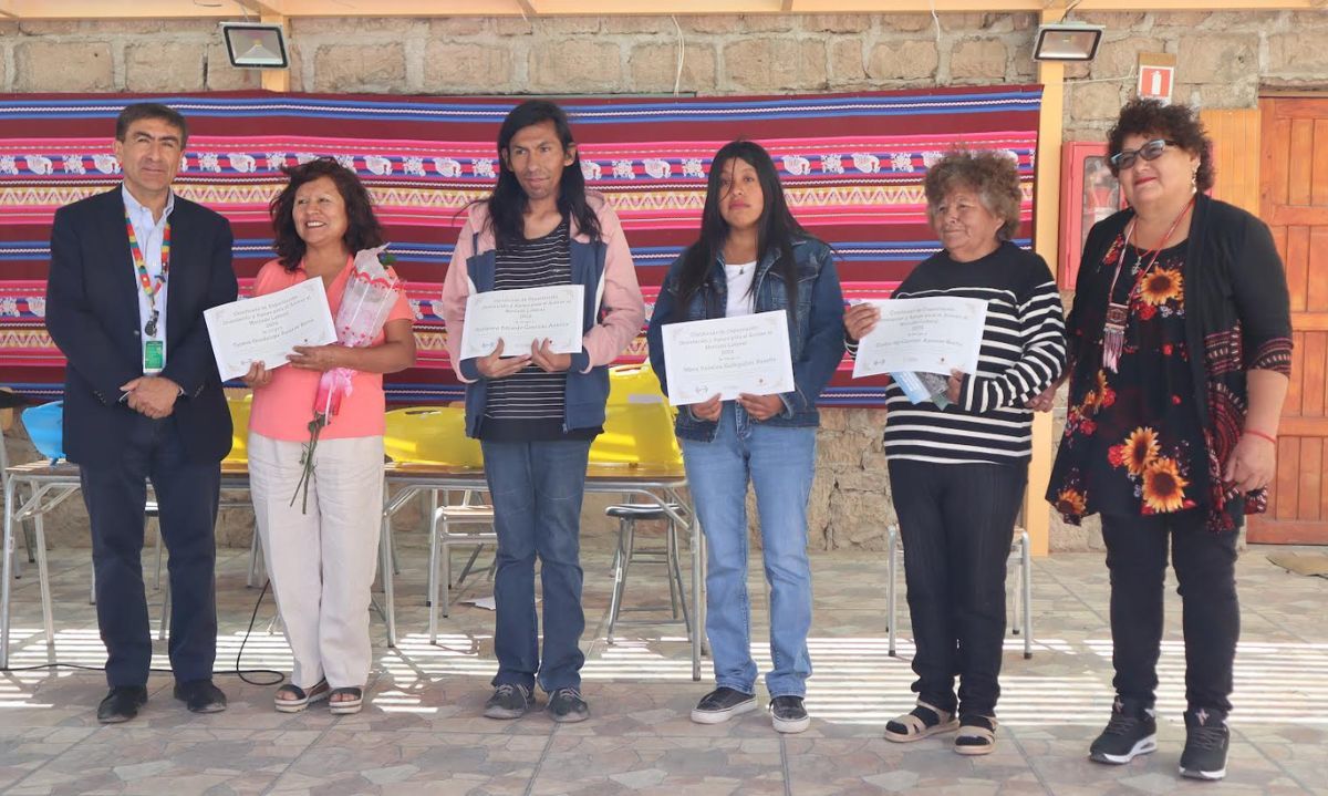 Con el apoyo de Radomiro Tomic: Adultos del Valle de Lasana nivelan estudios 