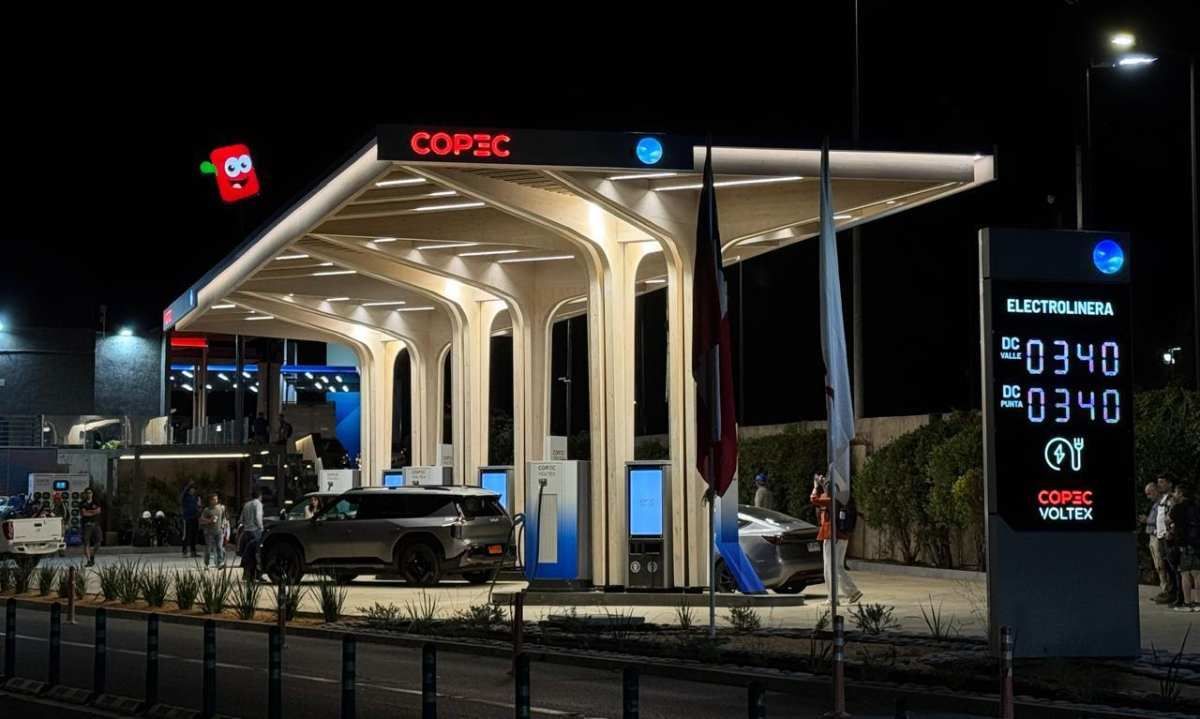 Copec inaugura su primera estación 100% eléctrica