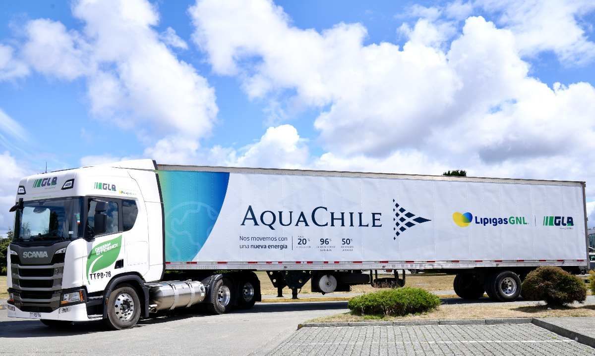 AquaChile realizó primera ruta Puerto Montt-Santiago con su nueva flota de camiones a GNL