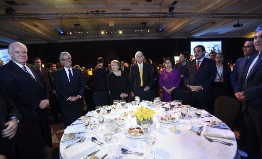 Cena Sonami: Empresarios piden seguridad para los inversionistas y Bachelet reitera valor de la sustentabilidad