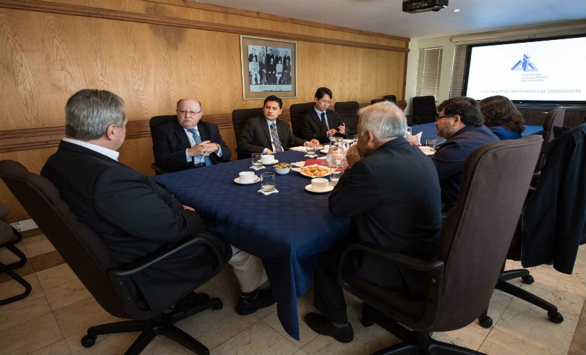 Embajador del Perú en Chile resaltó quehacer gremial de la AIA