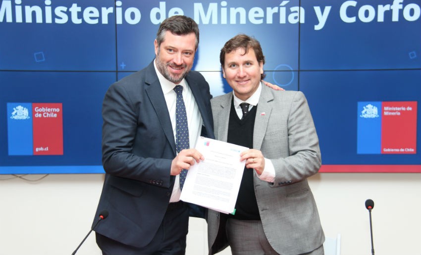 Corfo y Ministerio de Minería firman convenio para la explotación sustentable de los salares