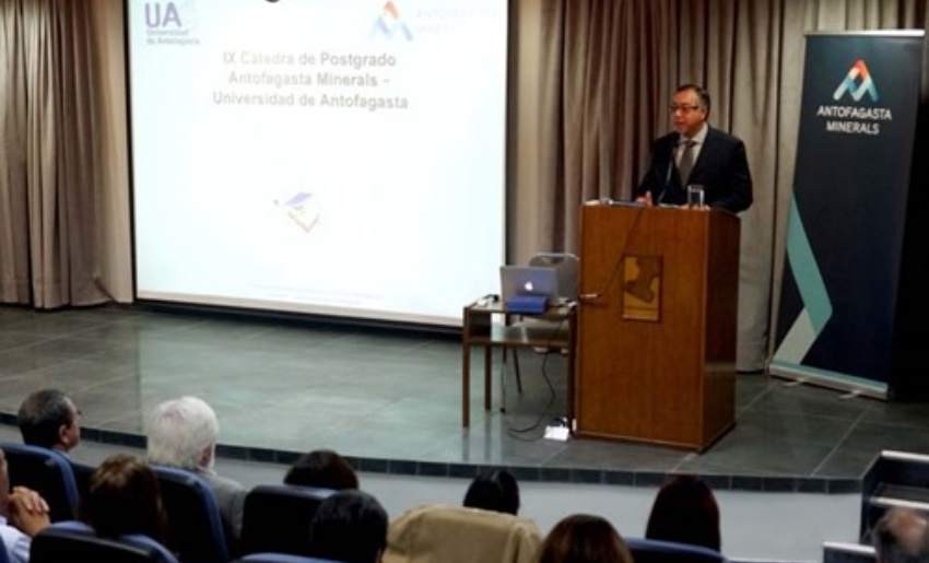 Mira aquí cómo fue la cátedra de postgrado de Antofagasta Minerals a estudiantes de UA