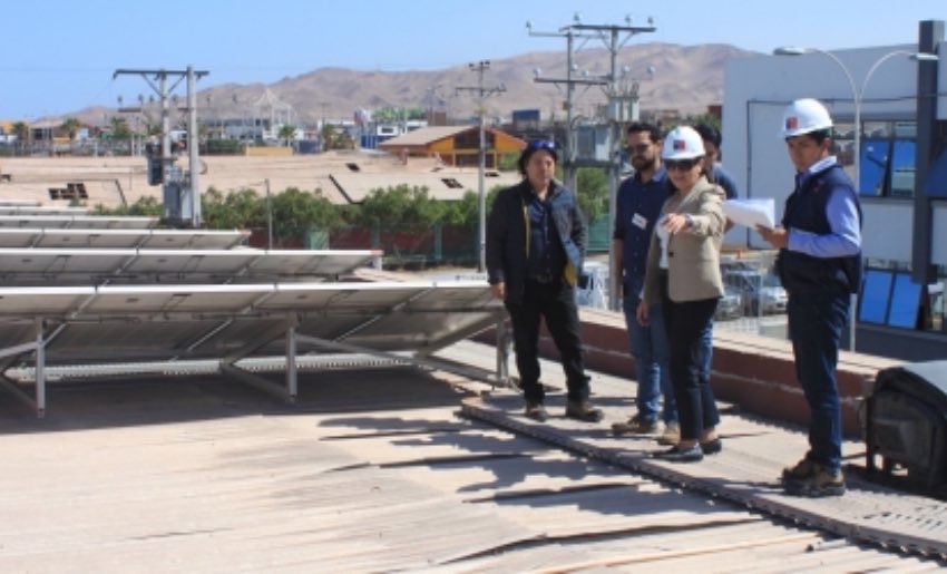 Comprueban funcionamiento de sistemas fotovoltaicos tras intensas lluvias en Tarapacá