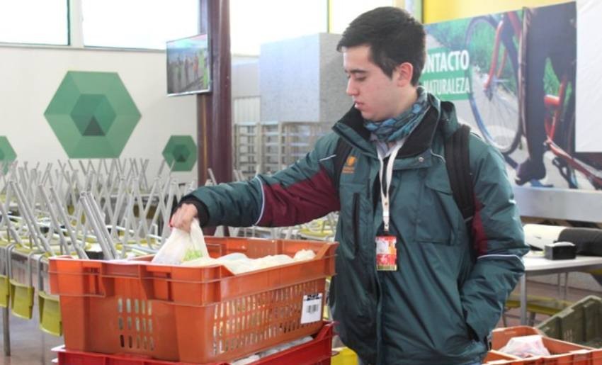 Radomiro Tomic es la primera división de Codelco en utilizar bolsas compostables para sus colaciones