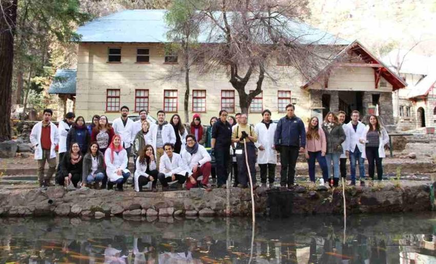 Estudiantes de veterinaria de la U. de Chile visitan Piscicultura Río Blanco